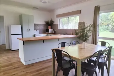 Image de Spacious, Modern and Central