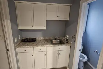 Image de Updated studio/efficiency apartment