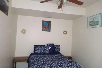 comfy cozy roomy with free parking