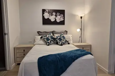 Image de Comfortable Economical and Secure Getaway Apartment w/free parking and wifi