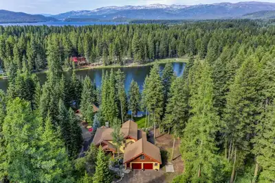 Image de Secluded Luxury Estate | Game Room w/ Ping Pong | Massive Fireplace | 16 min Drive to Brundage