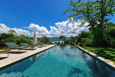 Image de Villa 4 chambres, pieds dans l'eau, piscine