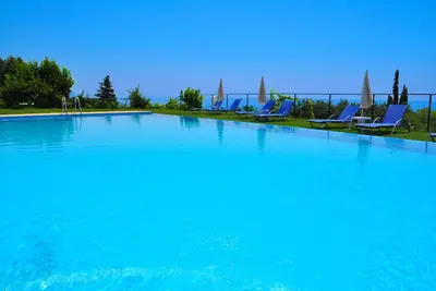 Image de Studios avec piscine et vue mer - Pelekas Beach