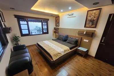 Image de Centrally-located Rustic Villa in the woods. (900 meters from Mall road)