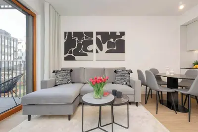 Apartament z biurkiem w swietnej lokalizacji w warszawie