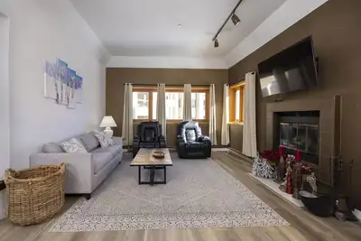 Image de Experience Comfort in Village Center 306, In the heart of Purgatory Village