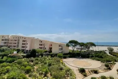 Image de Studio cabine climatisé face plage avec parking et animaux admis