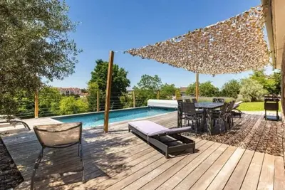 Image de Gîte de charme avec piscine chauffée près des thermes de Vichy, jardin clos, clim et confort absolu