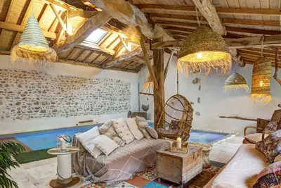 Image de Gîte de Charme avec Piscine, Spa et Sauna, 5 Chambres, Jardin Privé et Équipements Modernes