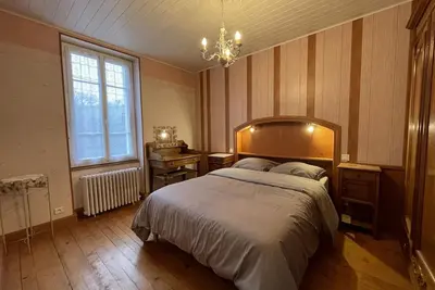 Image de Gîte chaleureux avec terrasse, idéal pour randonnées et activités à la Montagne bourbonnaise