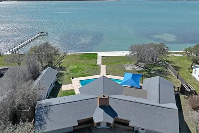 Image de Whispering Breezes at Windy Hill- Amazing Pool! Waterfront, Outdoor Kitchen