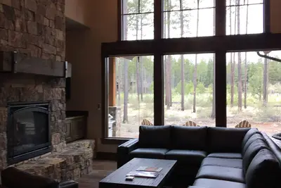 Image de Sunriver Escape with Hot Tub, Bbq & Meadow Views