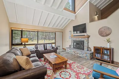 Image de Relaxing Sunriver Home with Access to The Cove
