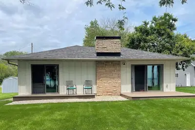 Image de Newly updated house on Lake Winnebago, Great Fishing and minutes from Eaa