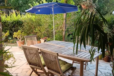 Image de Appartement Tranquille Avec Jardin Et Piscine