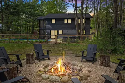 Image de Juniper Presents: Serenity & Splendor, Wooded 2-Acre Paradise, Pool-Yoga Retreat