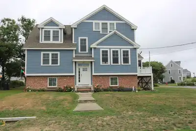 Image de 133 Dillingham Ave - Modern spacious home, . 3 miles to the beach, prime location