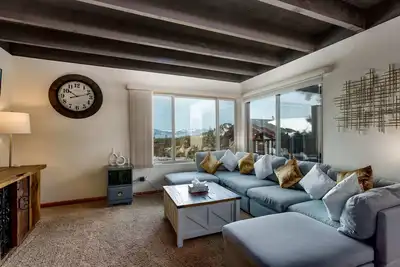 Image de Entire Townhouse in Lake Village with Stunning Lake View!