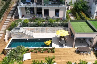 Image de Villa d'Architecte Neuve, Vue Mer Panoramique, Piscine & Jardin! ! !