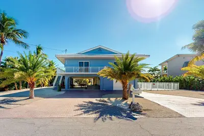 Pristine, updated retreat with private pool, screened deck, dock, & pool table