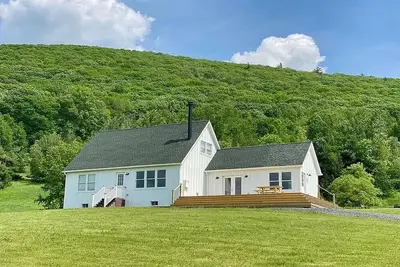 Image de Summer rental 4Br - Big views + Pond, 10 acres bwtn Hudson and Great Barrington