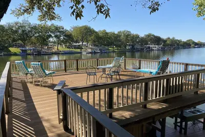 Image de Waterfront Dog-Friendly Lake Home, Cozy Decks and Wood Stove