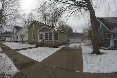 Image de Beautiful home in the heart of Charlotte! Pet friendly with fenced in yard! \n