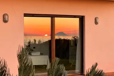 Image de Apartment in Villa surrounded by greenery with sea view of Tropea and Aeolian Islands