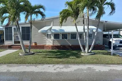 Image de 55+Community 2 Bedroom with many amenities.