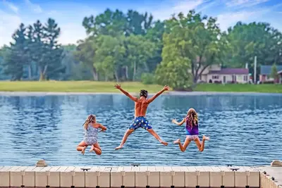 Image de HotTub/Kayaks/Arcade Your Dream Vacay Starts Here