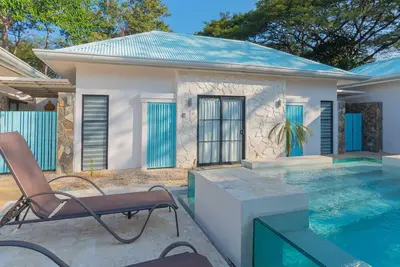 Perfect Studio Kitchen Beautiful Pool Close to beach Avellanas Ac PetFriendly