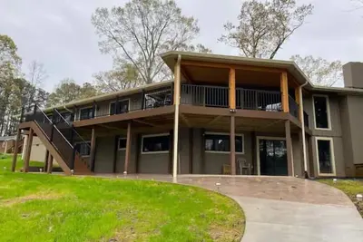 Image de Lakefront Home w/Deep Water and Private dock