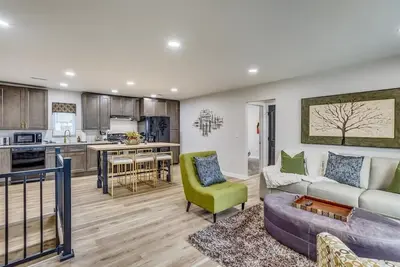 Image de Fully Fenced Yard W/ W&D + 2 Bathrooms!