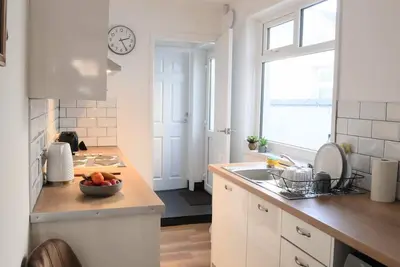 Image de Maison-Salle de bain privée-Moderne-Vue sur Rue-Stoke-3bed-house-01