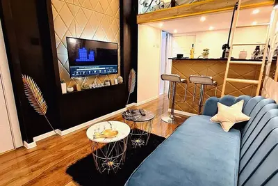 Image de Lux Gallery Apartment - Luxury One Bedroom Apartment with Altitude Loft