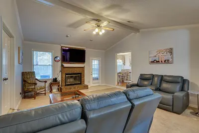 Image de Lovely Decatur Home w/ Yard ~ 6 Mi to Town!