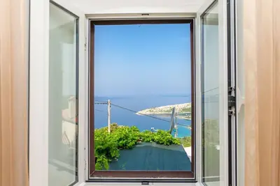 Image de Casa Nori kuća u selu Ustrine na otoku Cresu s prekrasnim pogledom na more.