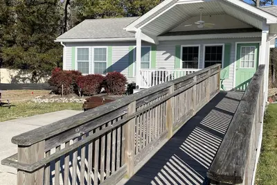 Image de Cozy 2-bedroom waterfront bungalow with crabbing pier and boat ramp