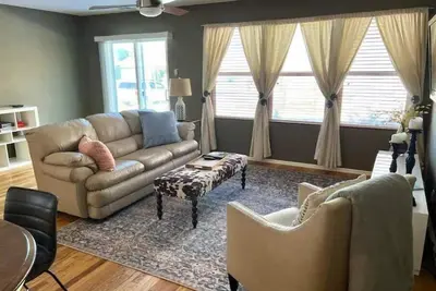 Image de Clean and Convenient 3 Br Erie Townhouse