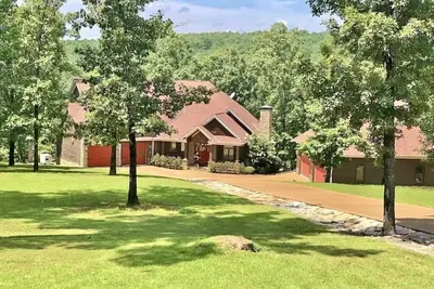 Image de Beautiful Lakefront Home