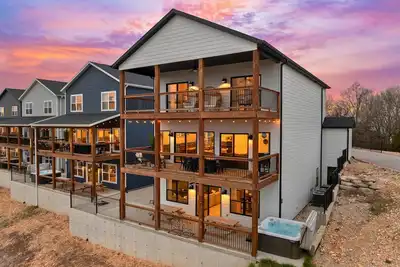 Image de Lakeview House, 4 Bd, Hot Tub, Community Pools