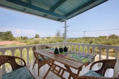 Image de Studio \"Areti Orfeas One-Bedroom Apartment\" près de la plage avec balcon et Wi-Fi