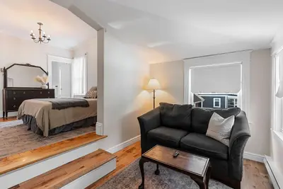 Image de Studio 7 ~ 1 Bdrm w/ Private Bath & Living Room
