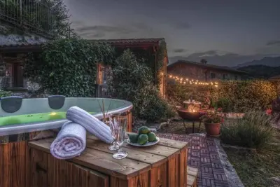 Image de Maison de vacances 'Casale La Compagnia' avec vue sur les montagnes, jardin privé et Wi-Fi