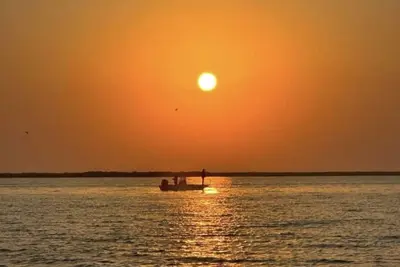 The Salty Point. . . . a waterfront fishing cottage with kayaks, ping pong and more!