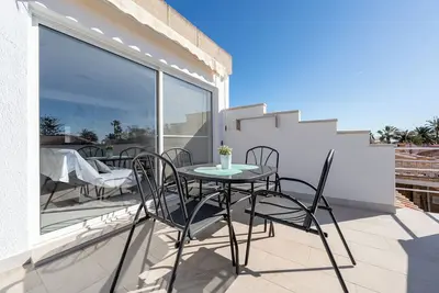 Studio 'Costa Sur' avec terrasse privée, Wi-Fi et climatisation