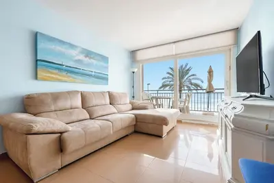 Image de Appartement 'Playa Primera Linea' avec vue sur la mer, piscine partagée et terrasse privée
