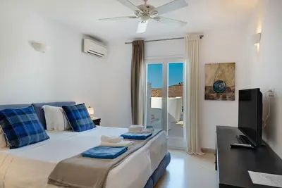 Image de Villa \"Blueros - Main\" avec vue sur la mer, piscine partagée et Wi-Fi