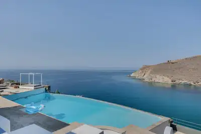 Studio \"Blueros - Grey Suite\" avec vue sur la mer, piscine privée et Wi-Fi
