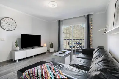 Image de Appartement de vacances 'Las Teresitas Beach' avec vue sur les montagnes, balcon et Wi-Fi